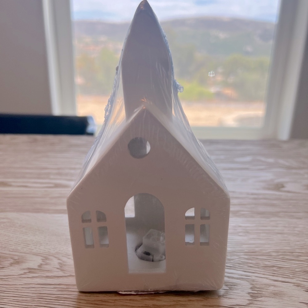 NEW Target Ceramic-like house - Picture 2 of 7